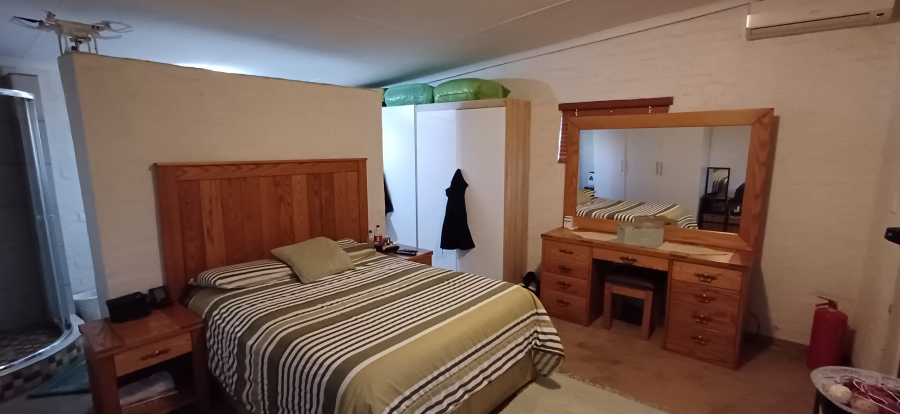 7 Bedroom Property for Sale in Harpington A H North West